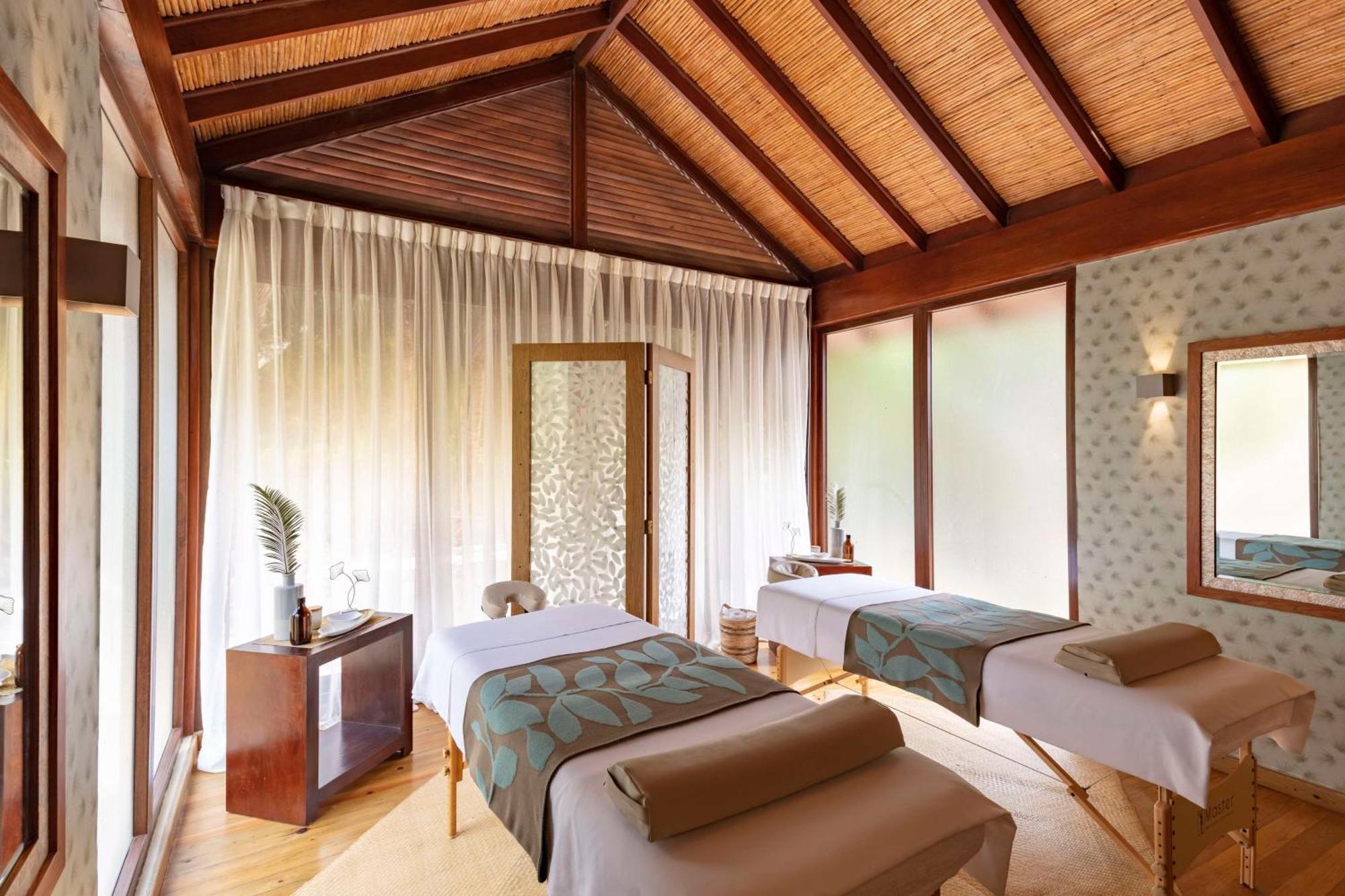 Indura Beach & Golf Resort Curio Collection By Hilton 텔라 외부 사진