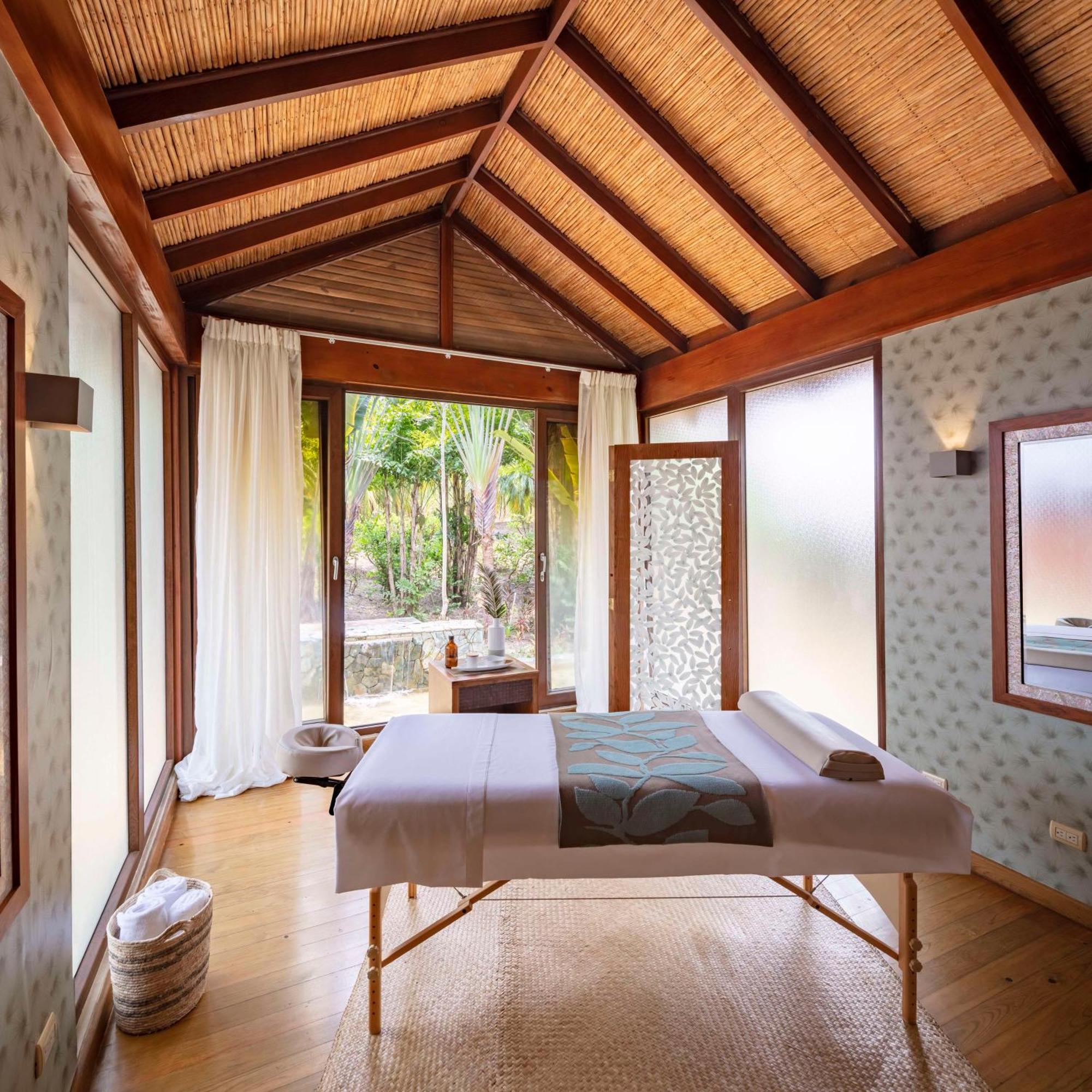 Indura Beach & Golf Resort Curio Collection By Hilton 텔라 외부 사진