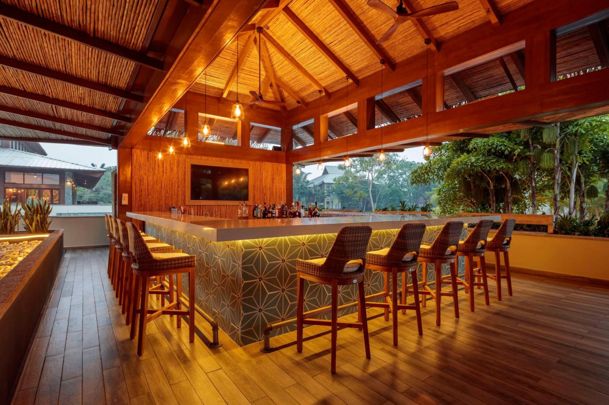 Indura Beach & Golf Resort Curio Collection By Hilton 텔라 외부 사진