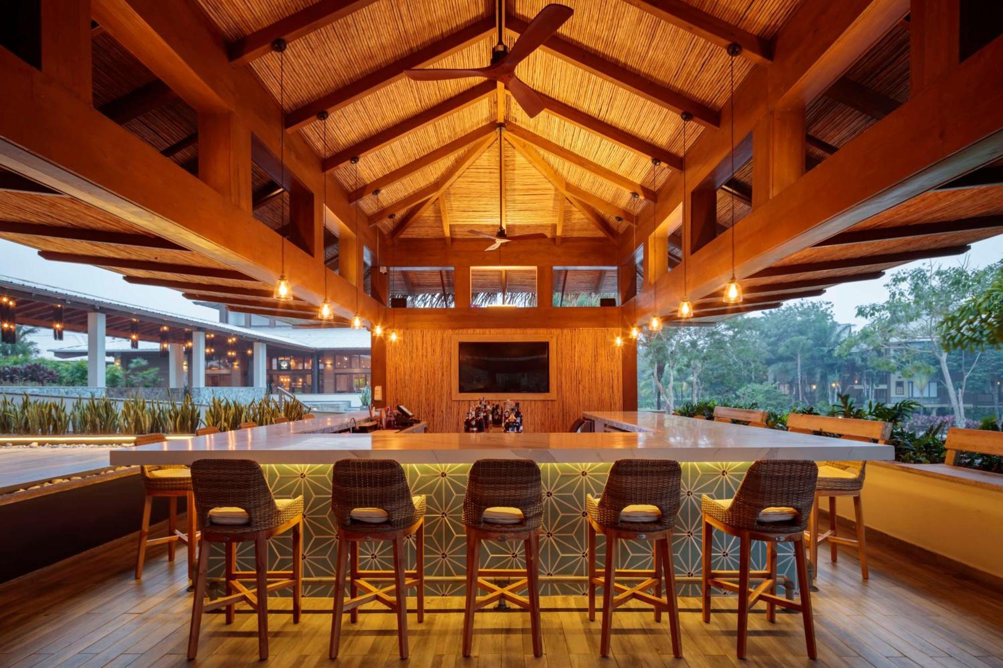 Indura Beach & Golf Resort Curio Collection By Hilton 텔라 외부 사진