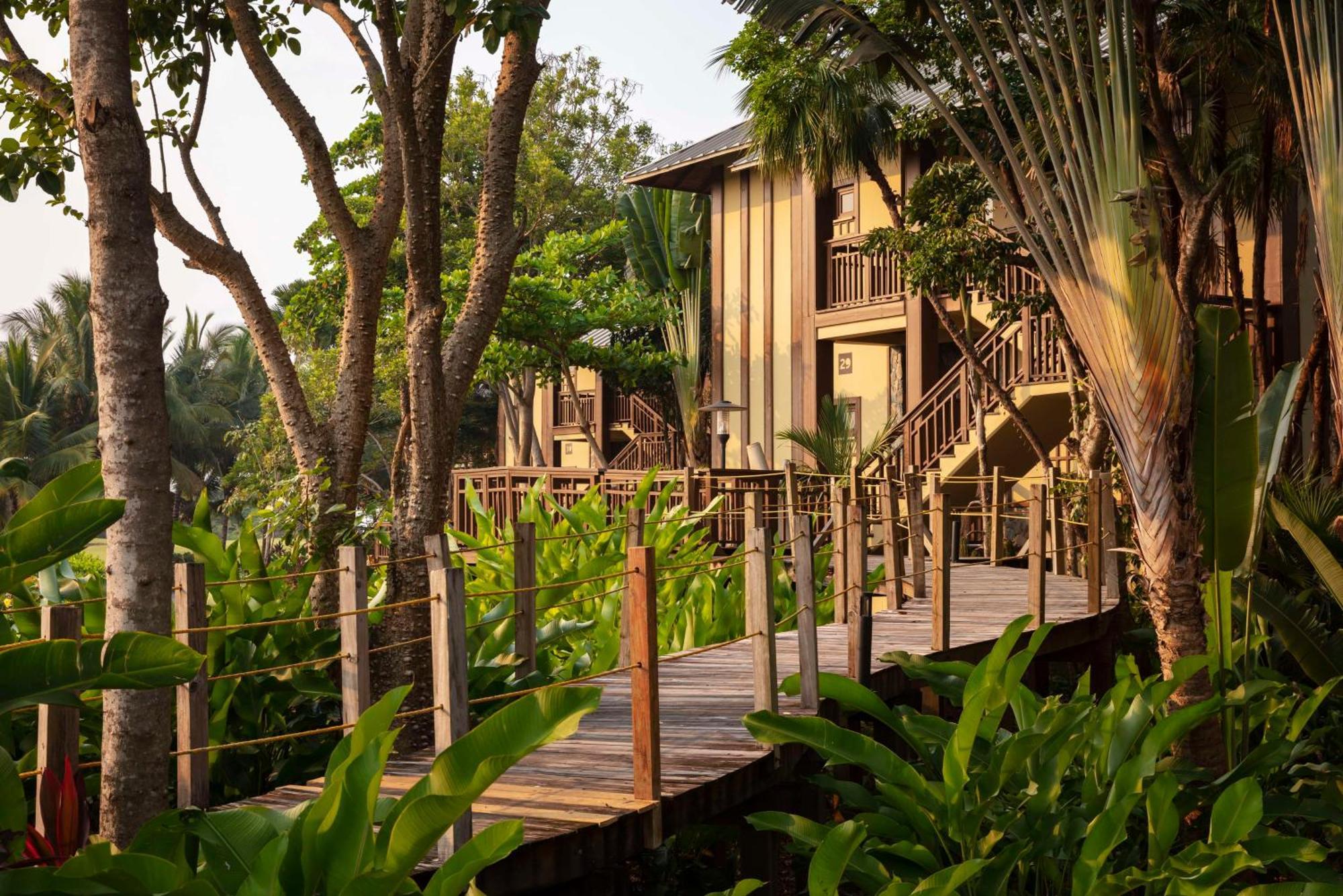 Indura Beach & Golf Resort Curio Collection By Hilton 텔라 외부 사진