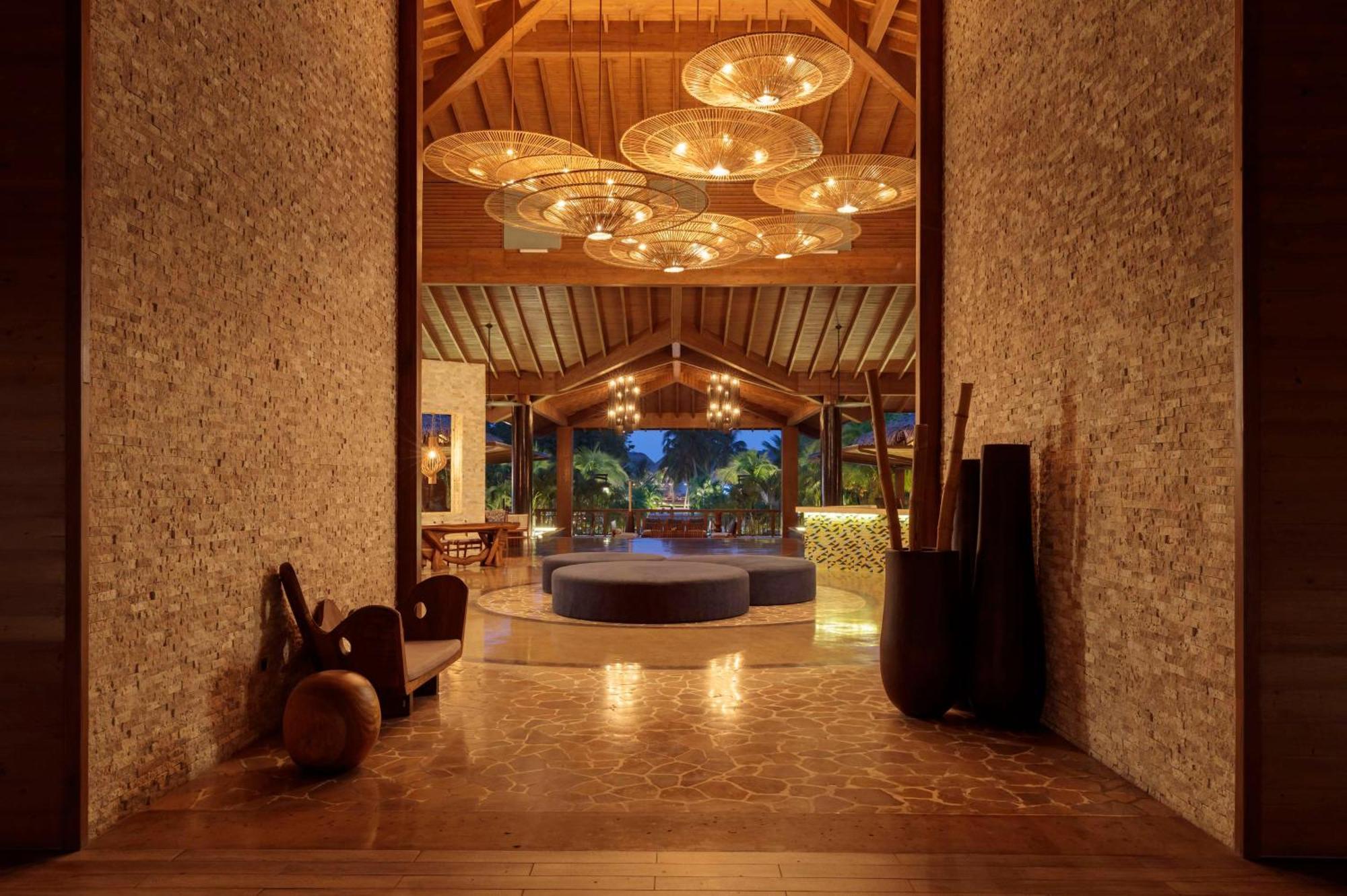 Indura Beach & Golf Resort Curio Collection By Hilton 텔라 외부 사진